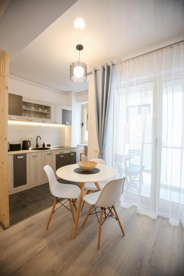 Premium Studios Mamaia Nord - Marea La 50M Navodari Bagian luar foto