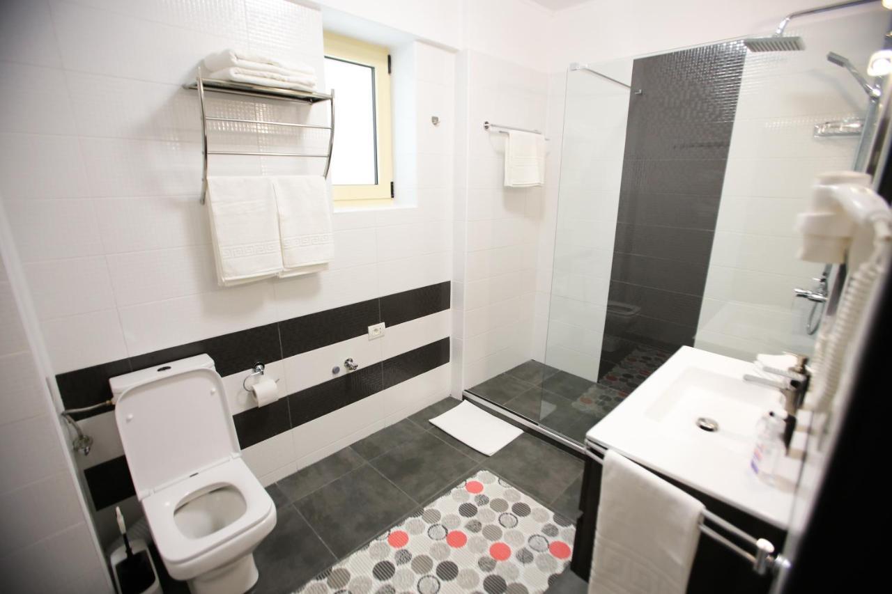 Premium Studios Mamaia Nord - Marea La 50M Navodari Bagian luar foto