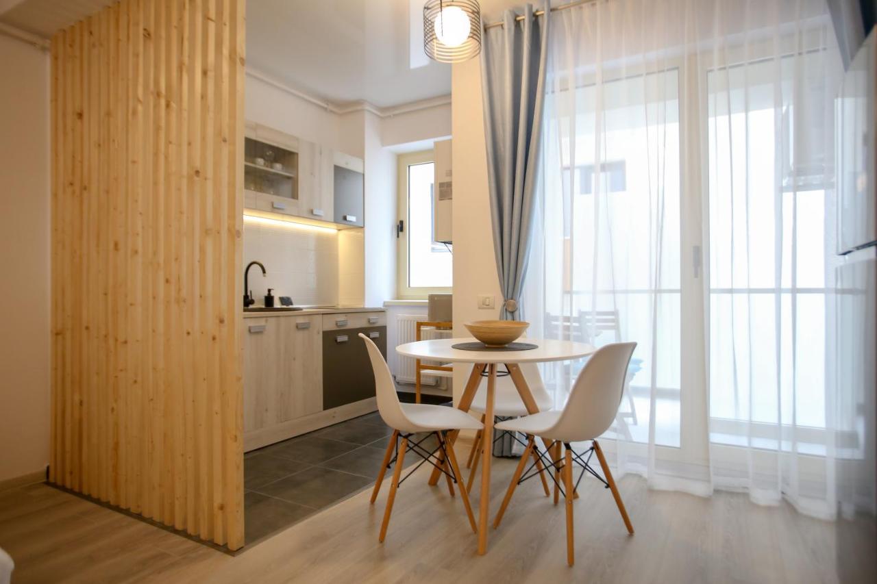Premium Studios Mamaia Nord - Marea La 50M Navodari Bagian luar foto