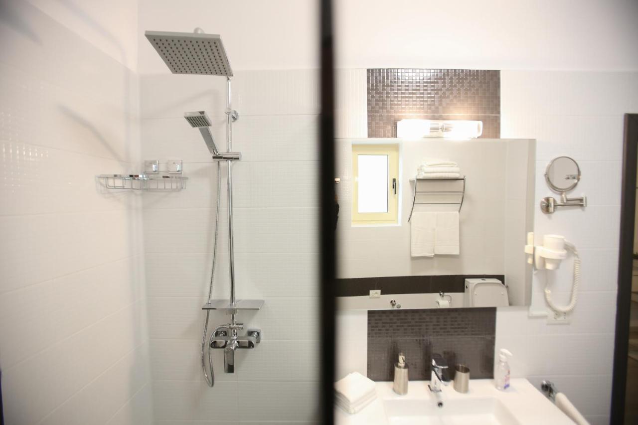 Premium Studios Mamaia Nord - Marea La 50M Navodari Bagian luar foto